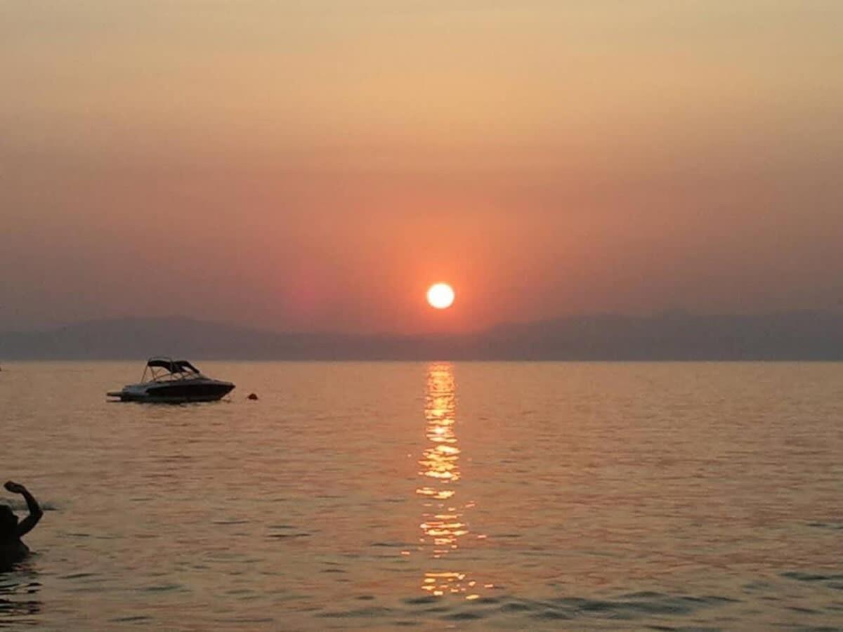 Seaside Family Haven - Avia'S Spacious Getaway 외부 사진